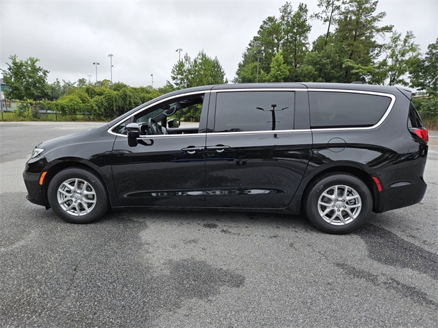 2026 Chrysler Pacifica photo 7
