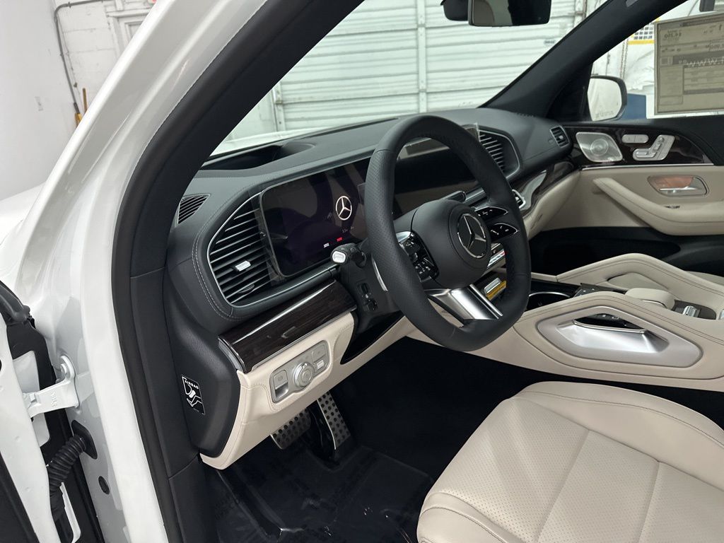 2026 Mercedes Benz GLS 450 4MATIC photo 9