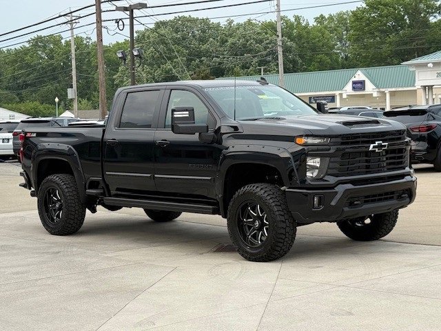 2025 Chevrolet Silverado 2500HD LT photo 2