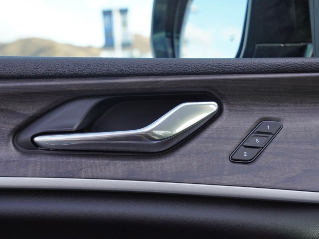 New 2025 Bright White Clear-Coat Exterior Paint Jeep Limited Black Appearance Edition image 11