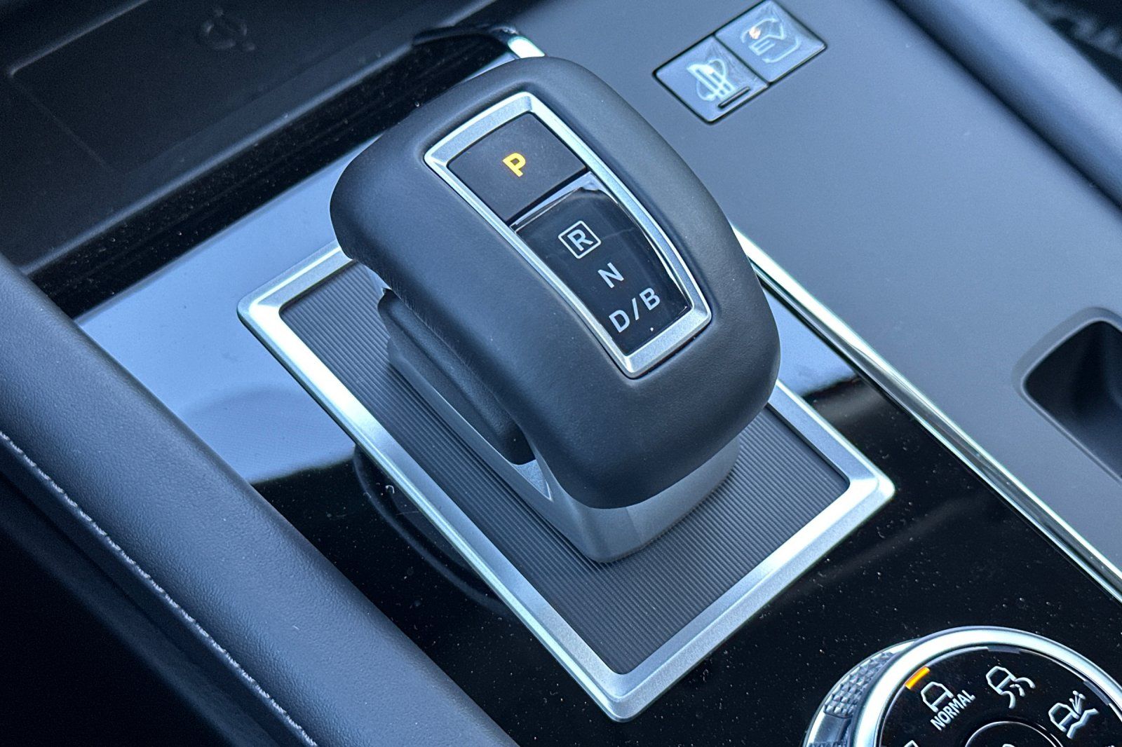 2025 Mitsubishi Outlander PHEV SE photo 20