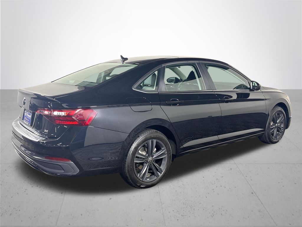 2024 Volkswagen Jetta SE photo 6