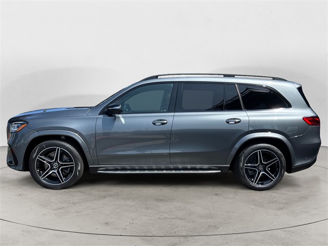 2025 Mercedes Benz GLS 450 4MATIC photo 2