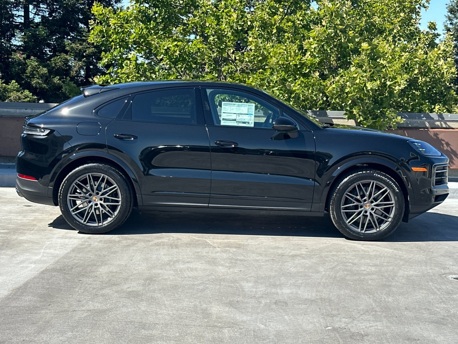2025 Porsche Cayenne Coupe photo 10