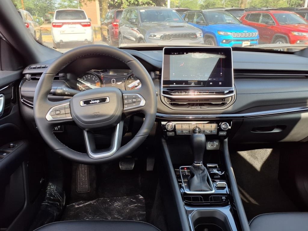 2025 Jeep Compass Limited photo 12