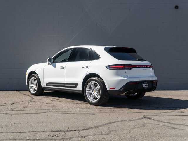 2025 Porsche Macan Base photo 3