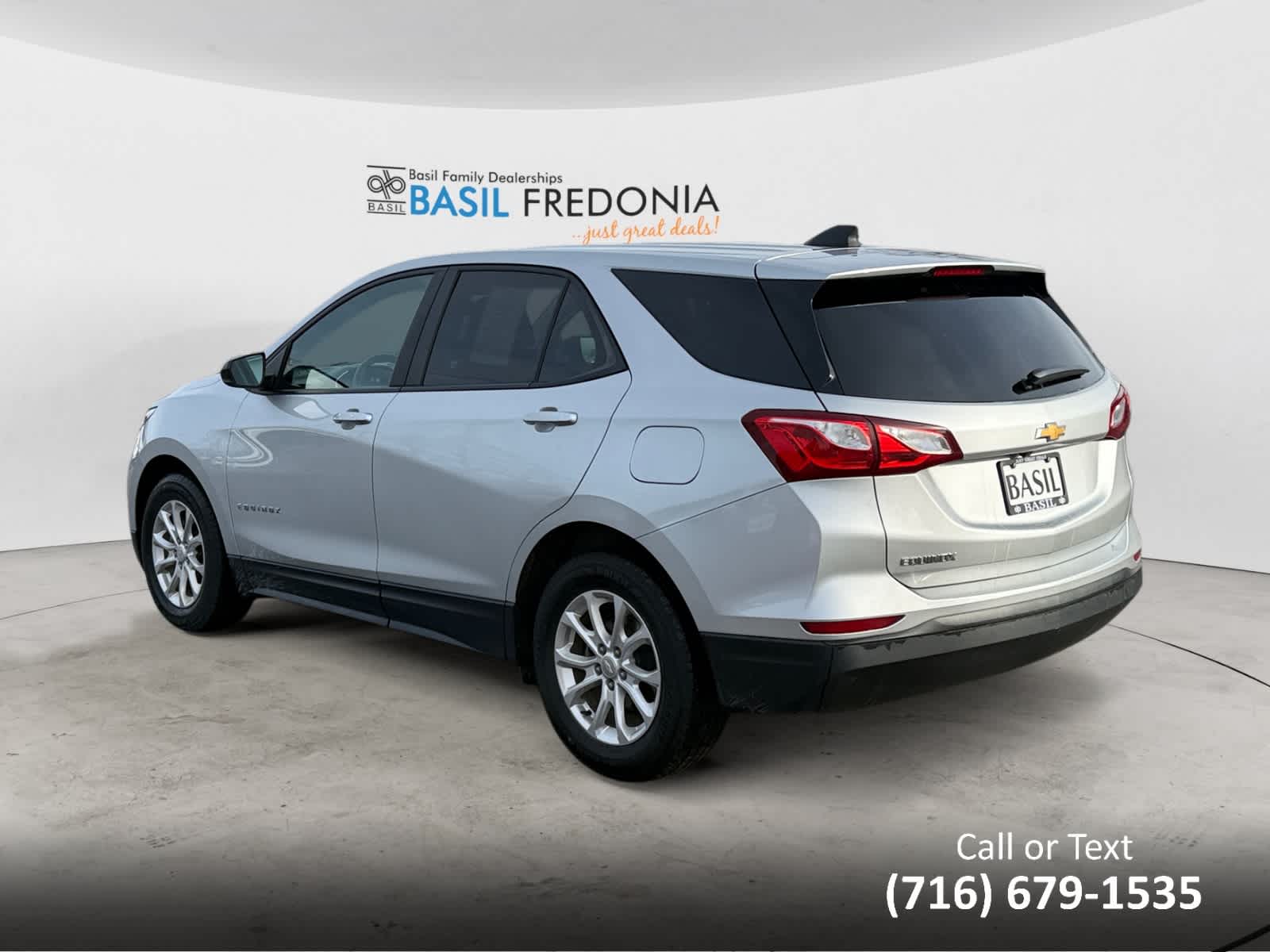 2021 Chevrolet Equinox LS photo 3