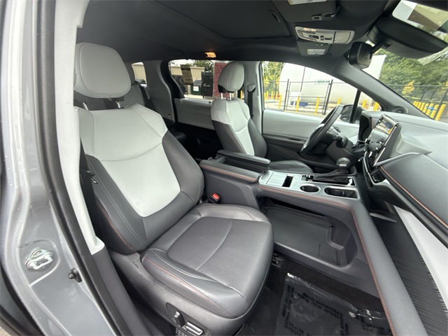2023 Toyota Sienna XSE photo 24