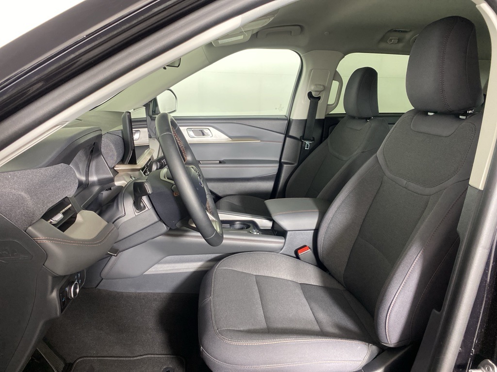 2025 Ford Explorer photo 4