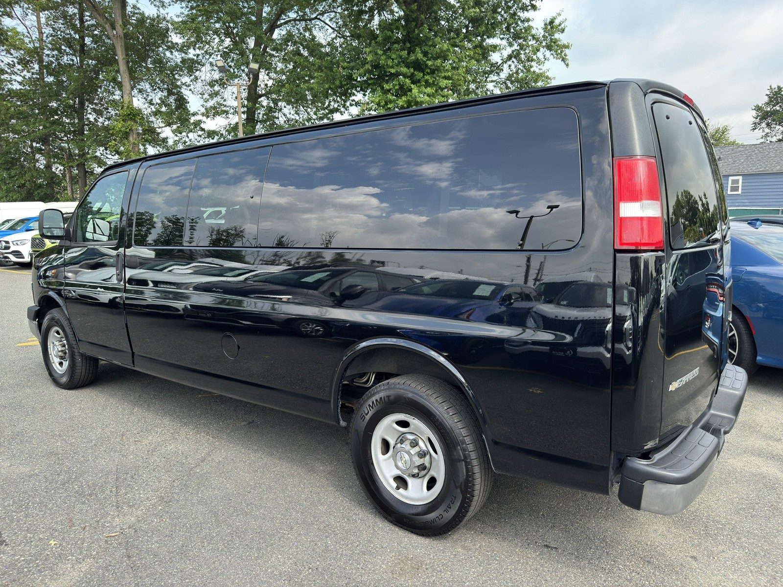 2020 Chevrolet Express Passenger LT 3500 photo 3