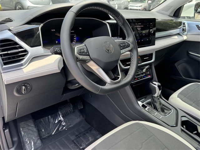 2025 Volkswagen Taos SE photo 2