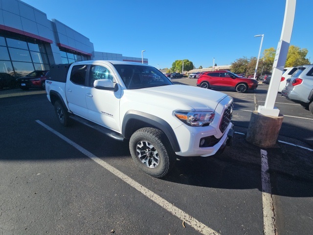 2022 Toyota Tacoma TRD Off-Road photo 2