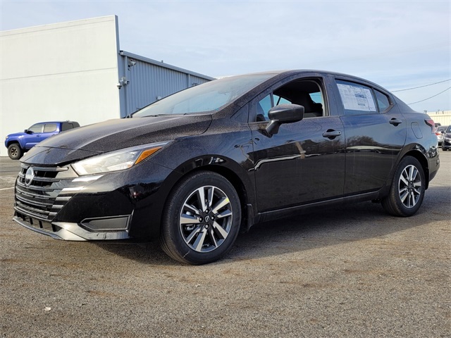 2025 Nissan Versa S photo 3