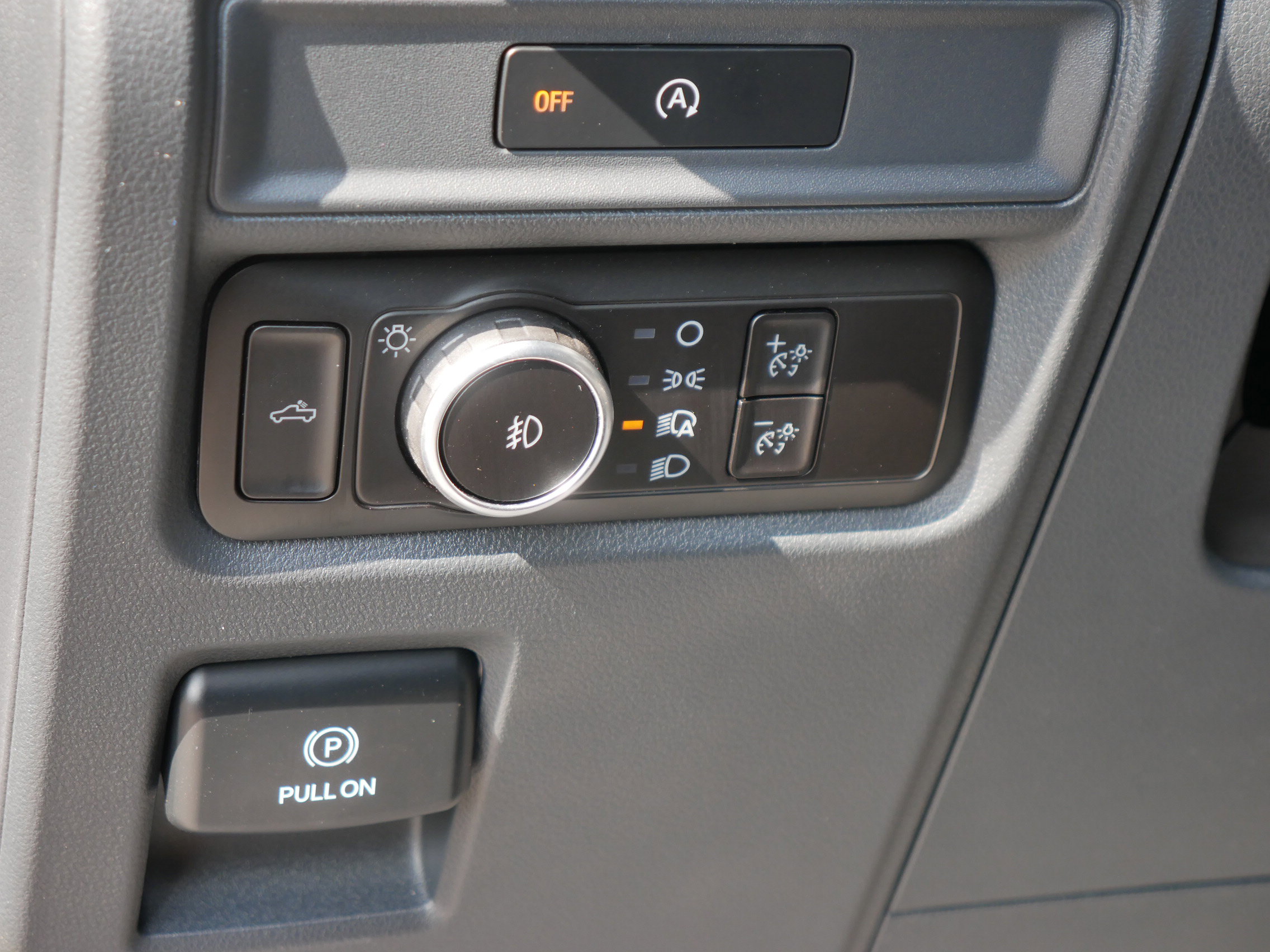 2025 Ford F-150 STX photo 4
