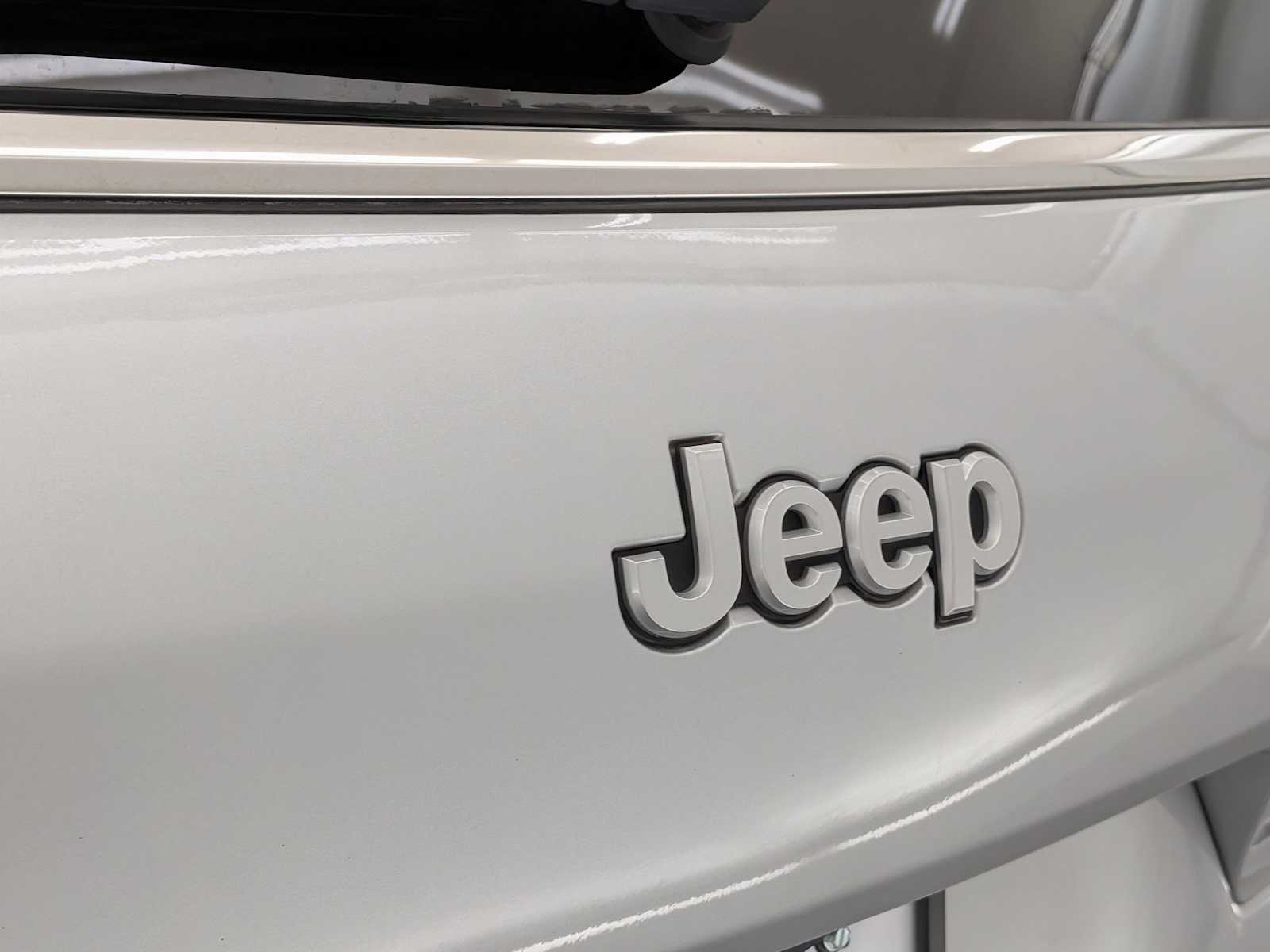 2024 Jeep Grand Cherokee Limited photo 11