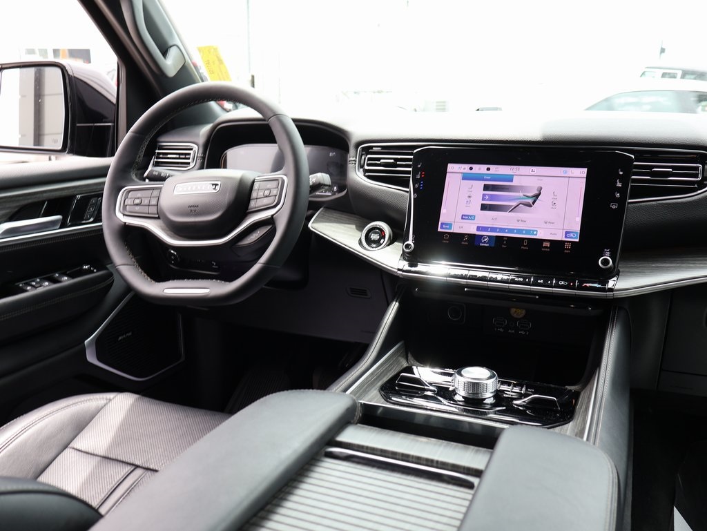 2024 Jeep Wagoneer Series III photo 13