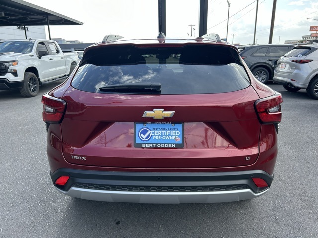 2025 Chevrolet Trax LT photo 4