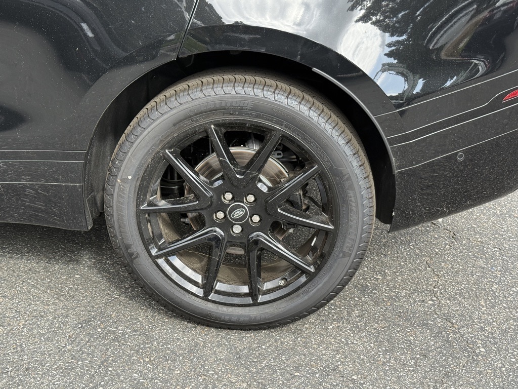 2026 Land Rover Range Rover Velar SE photo 4