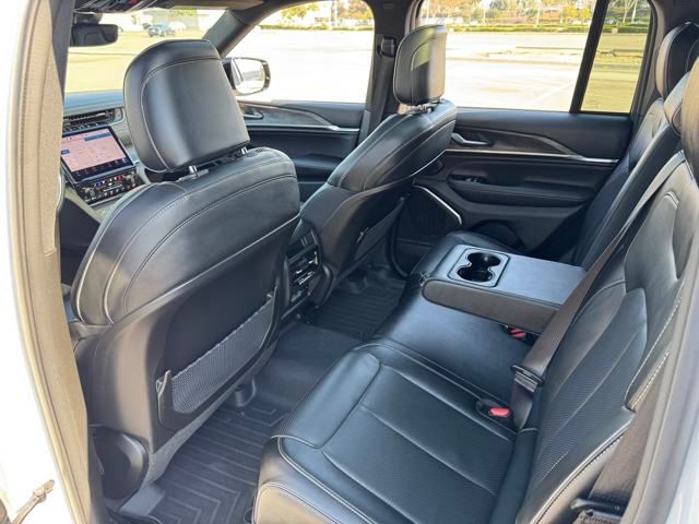 2023 Jeep Grand Cherokee Overland photo 19
