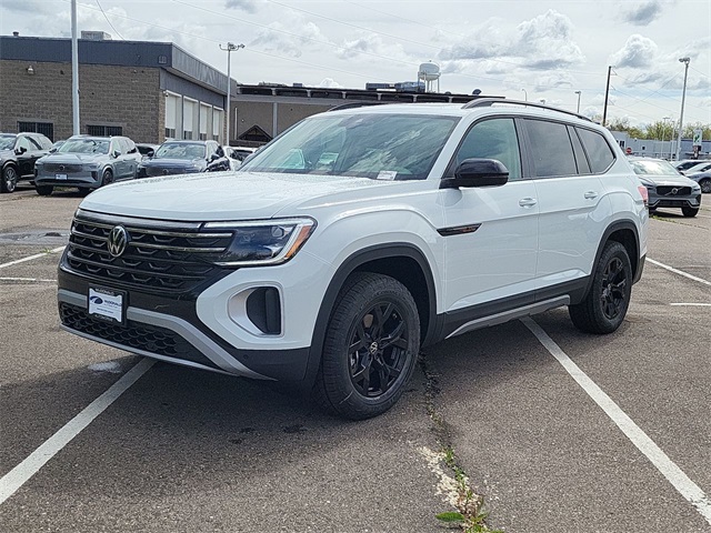 2025 Volkswagen Atlas Peak Edition SE photo 4