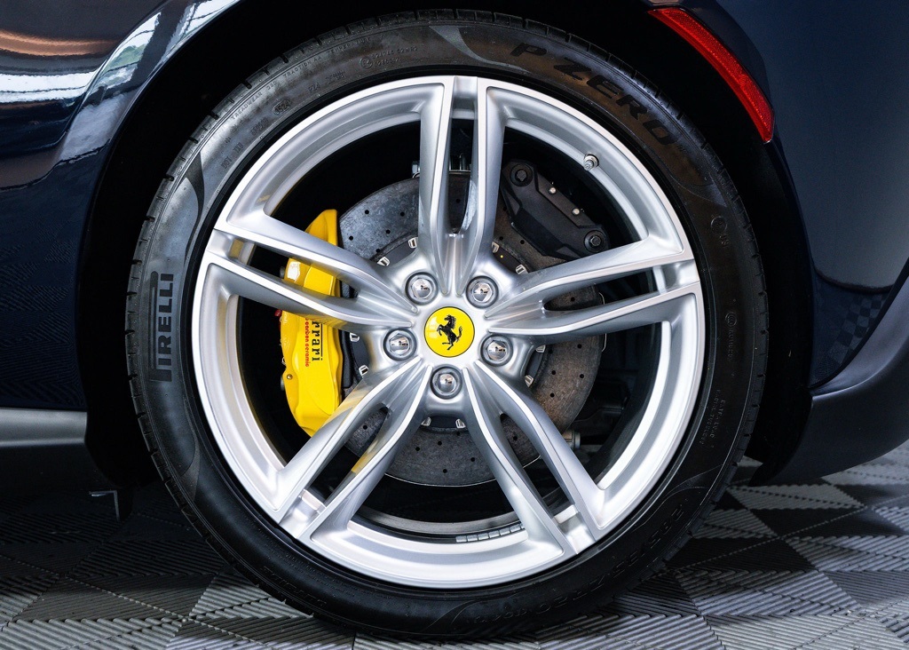 2024 Ferrari Roma Base photo 10