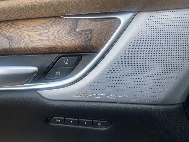 2024 Cadillac XT5 Platinum Premium Luxury photo 2