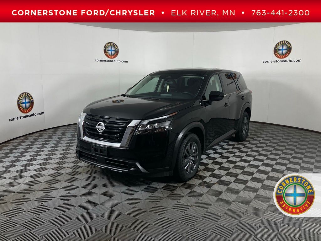 2024 Nissan Pathfinder S's photo