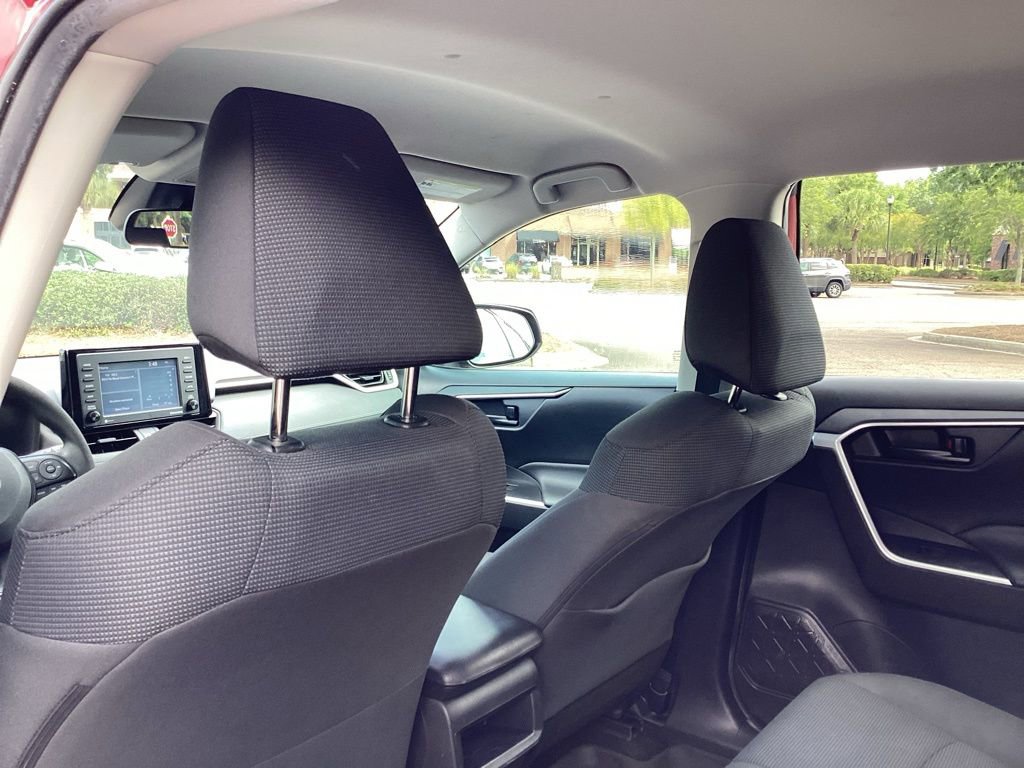 2020 Toyota RAV4 LE photo 24