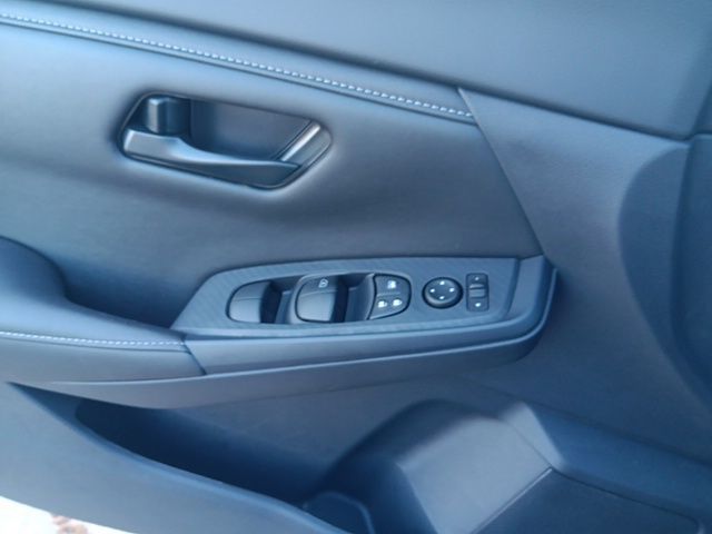 2025 Nissan Sentra S photo 13