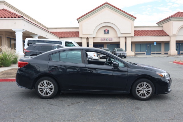 2018 Subaru Impreza 2.0i Premium photo 2