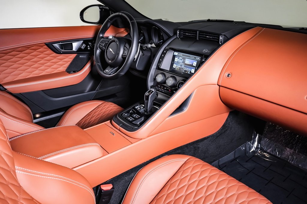 2017 Jaguar F-TYPE SVR photo 13