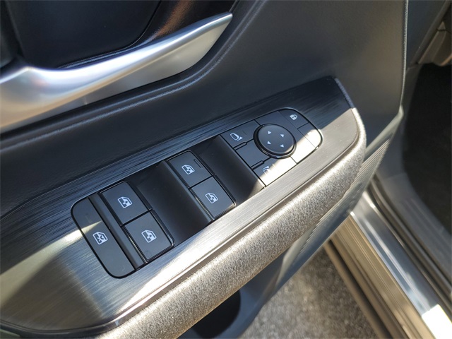 2025 Nissan Kicks SV photo 12
