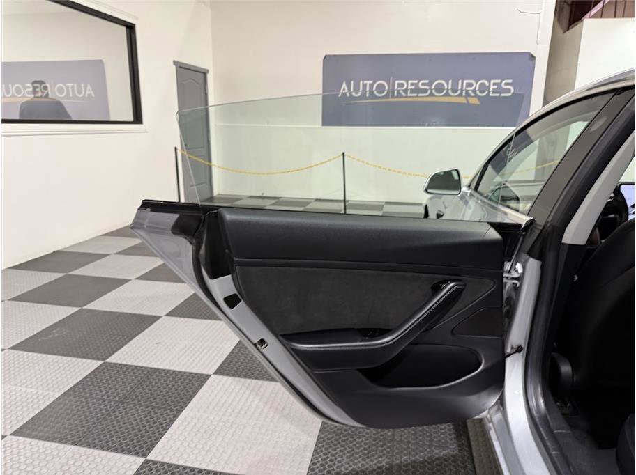 2018 Tesla Model 3 Long Range photo 15