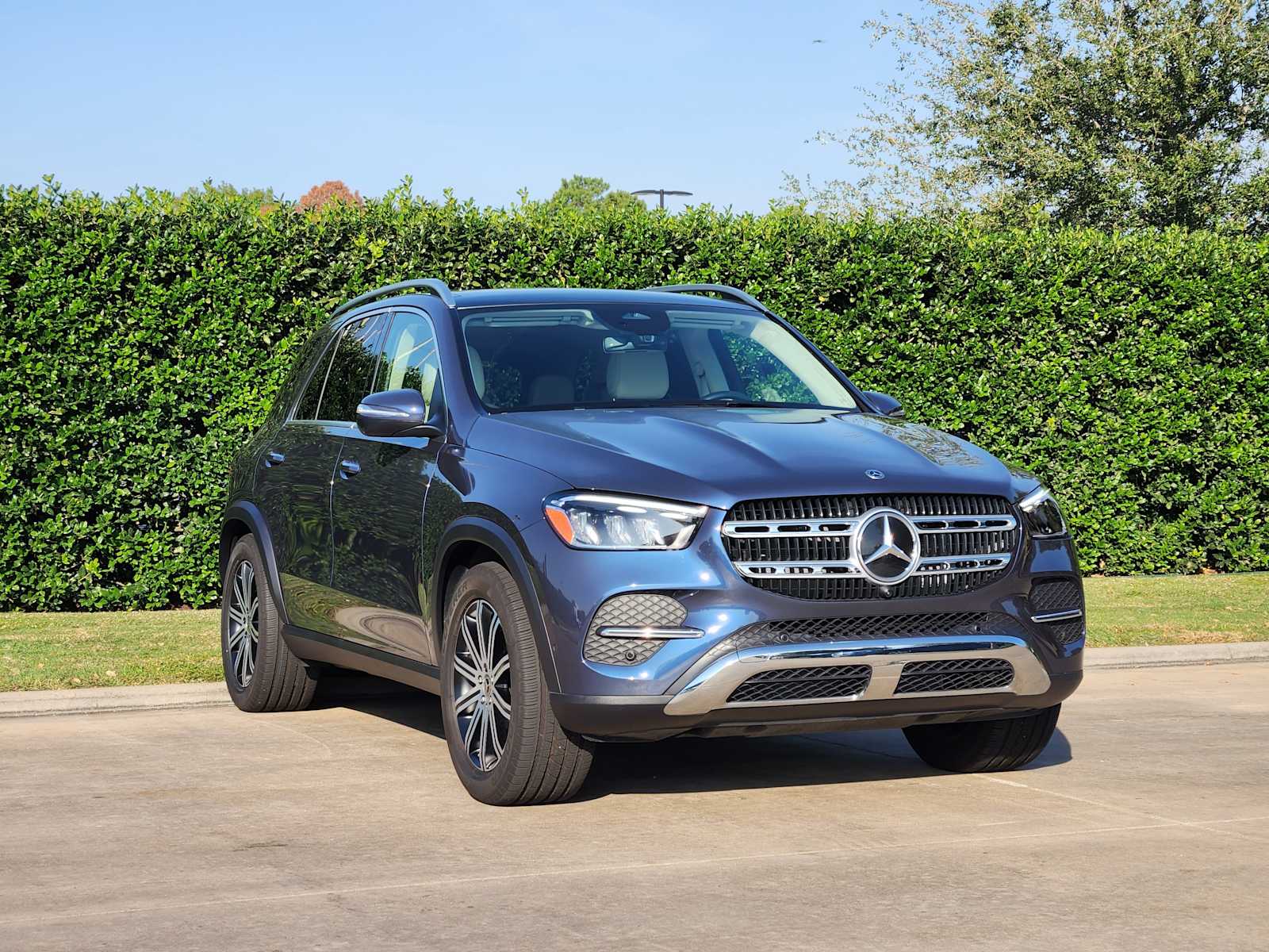 2025 Mercedes Benz GLE 350 4MATIC photo 3