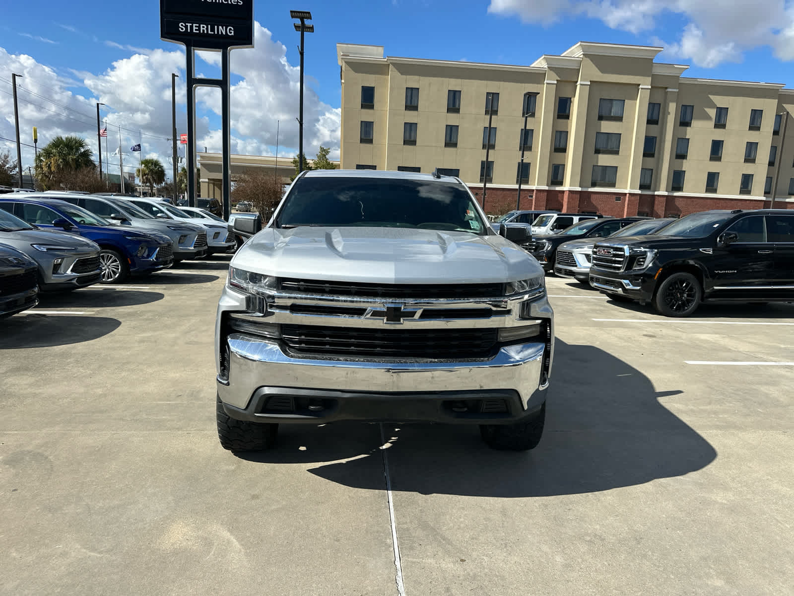 2019 Chevrolet Silverado 1500 LT photo 3