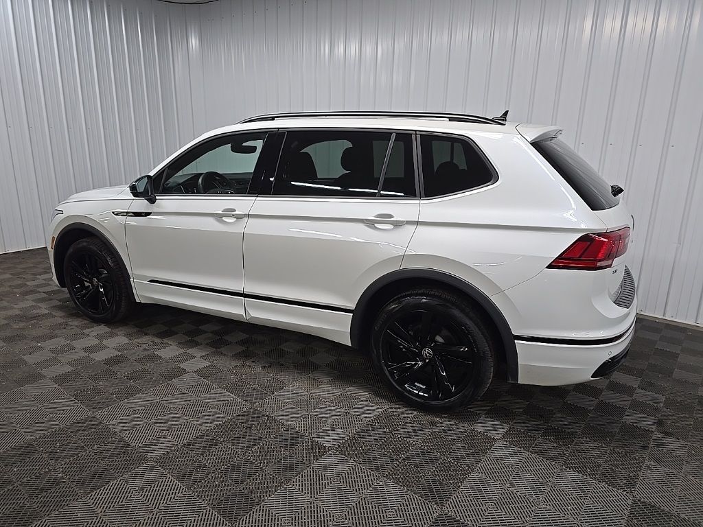 2023 Volkswagen Tiguan SE R-Line Black photo 4