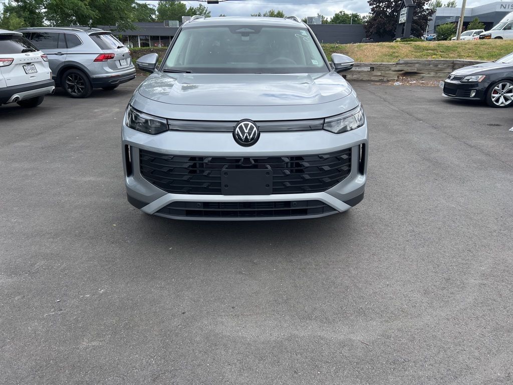 2025 Volkswagen Tiguan SE photo 2