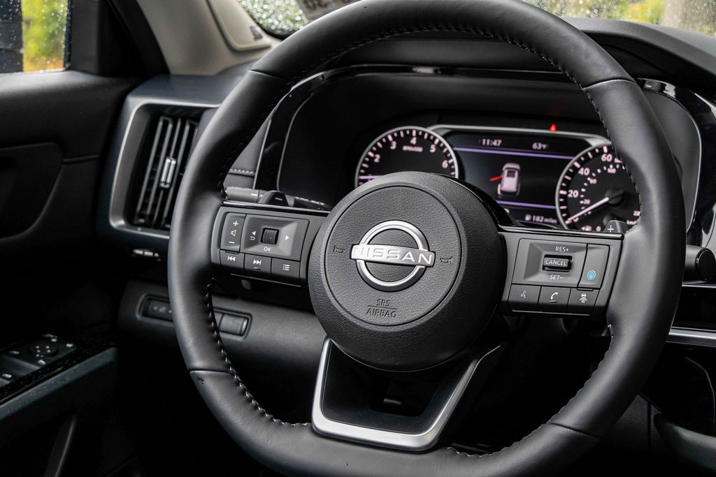 2025 Nissan Pathfinder SL photo 8