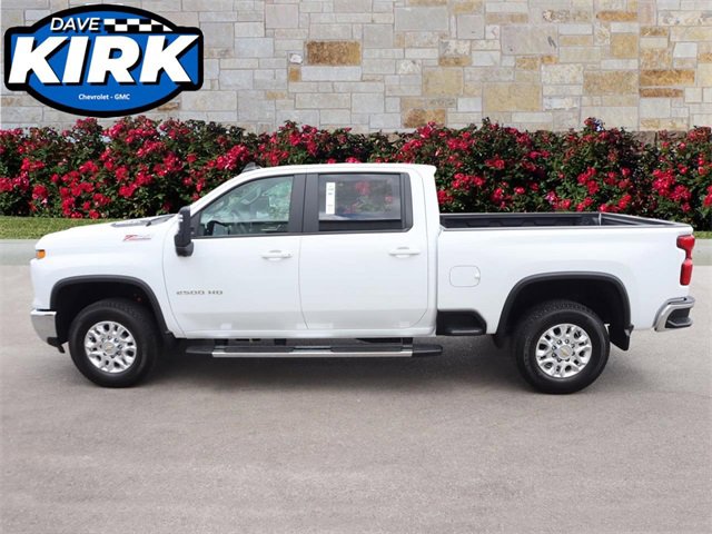 2025 Chevrolet Silverado 2500HD LT photo 3