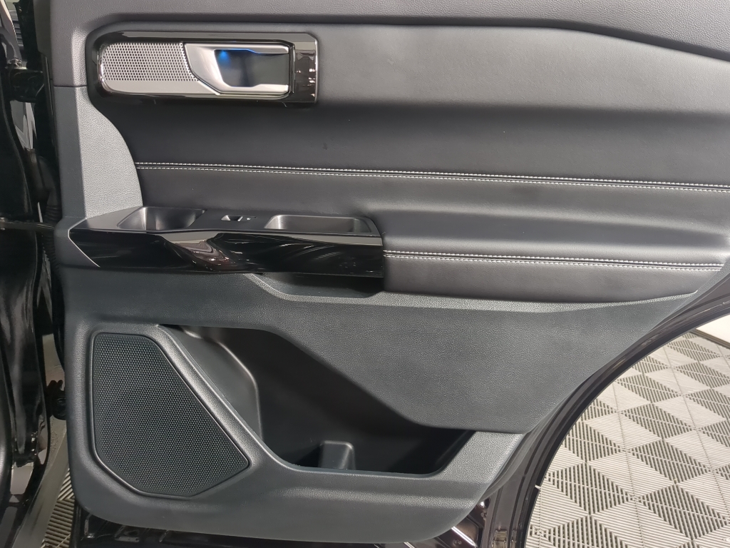 2023 Ford Explorer ST photo 19