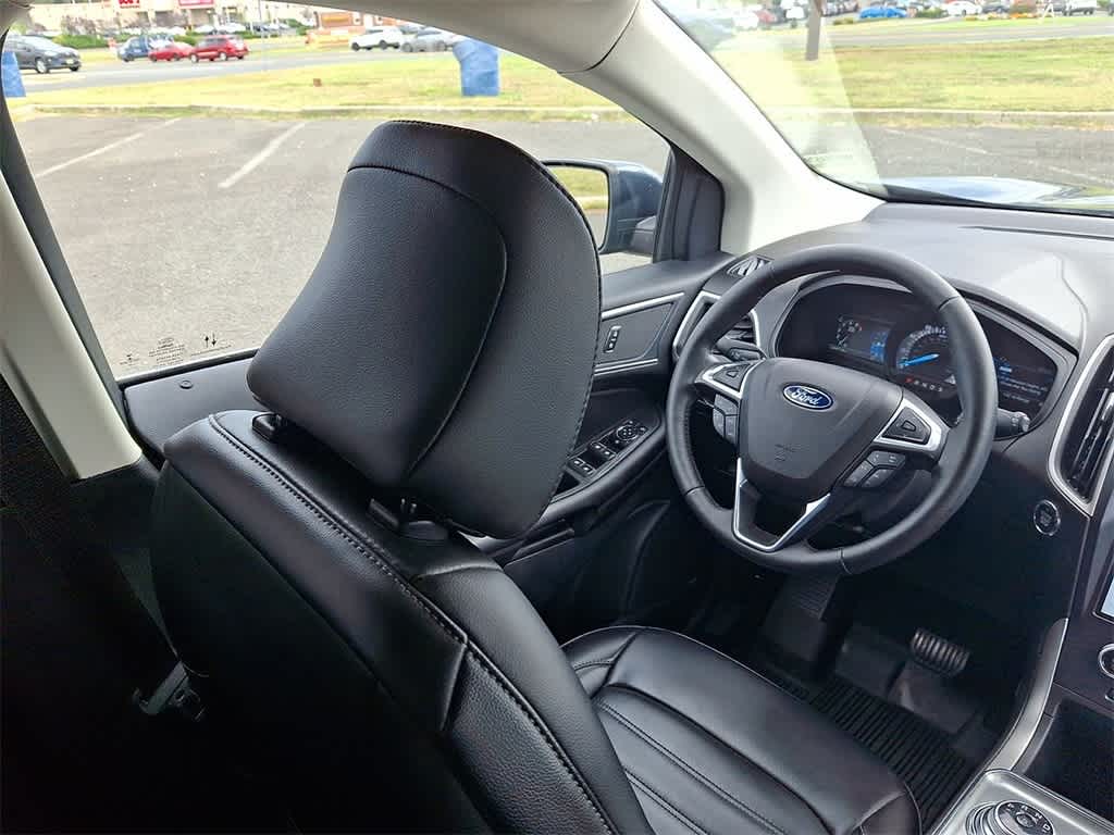 2022 Ford Edge SEL photo 12
