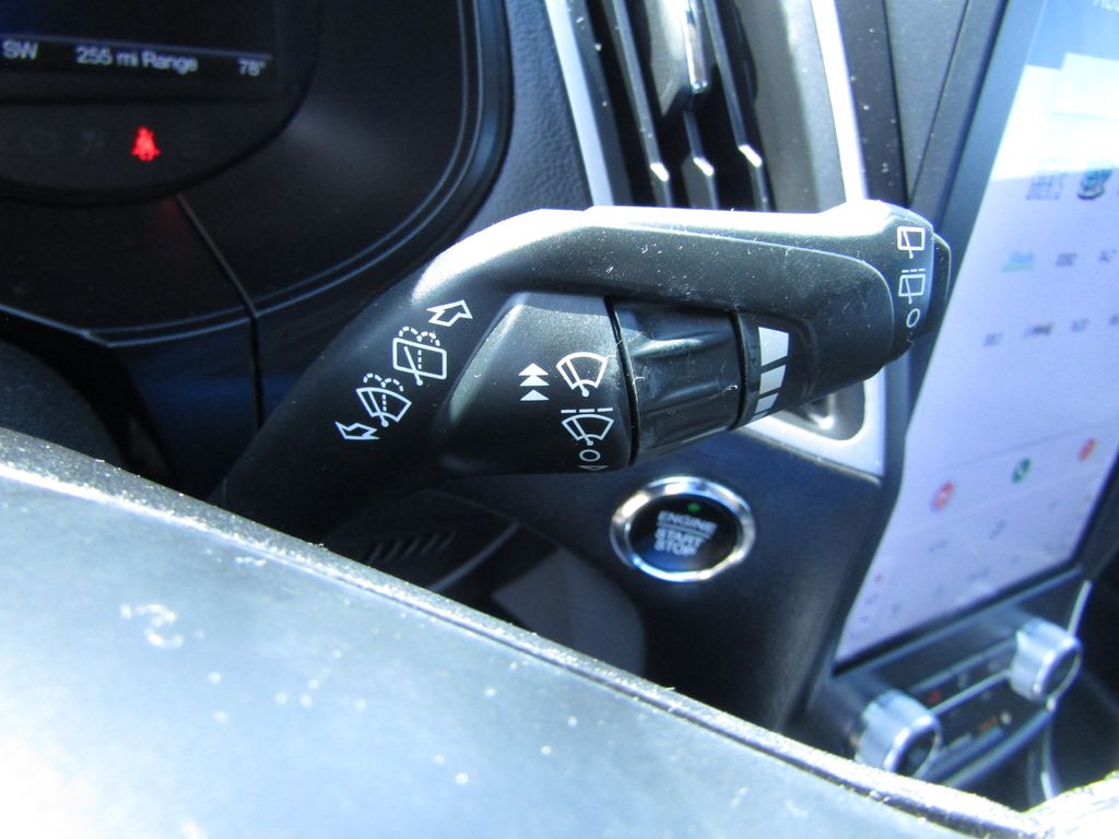 2023 Ford Edge SEL photo 19