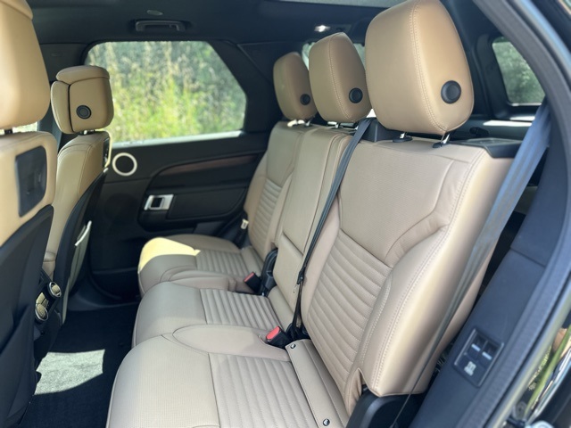 2025 Land Rover Discovery SE photo 15