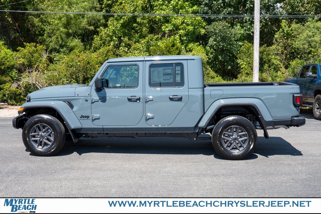 2025 Jeep Gladiator Sport S photo 2