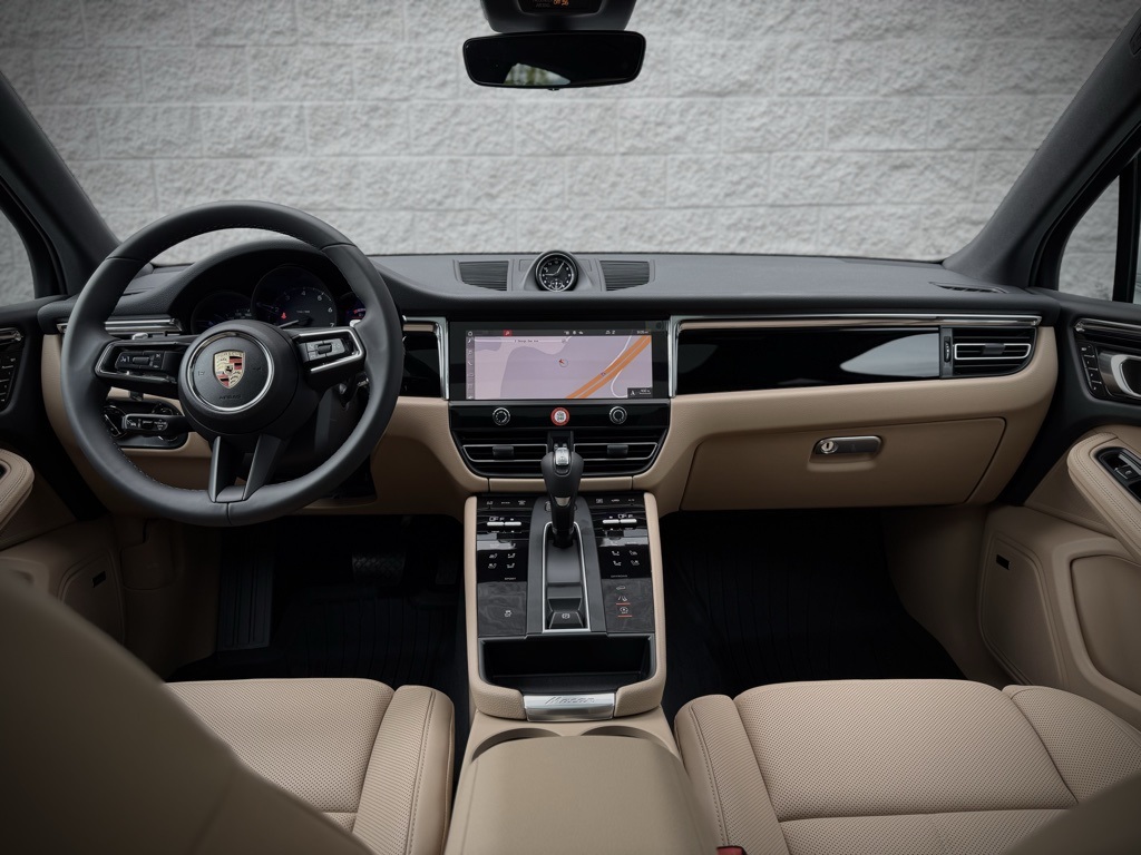 2025 Porsche Macan T photo 23