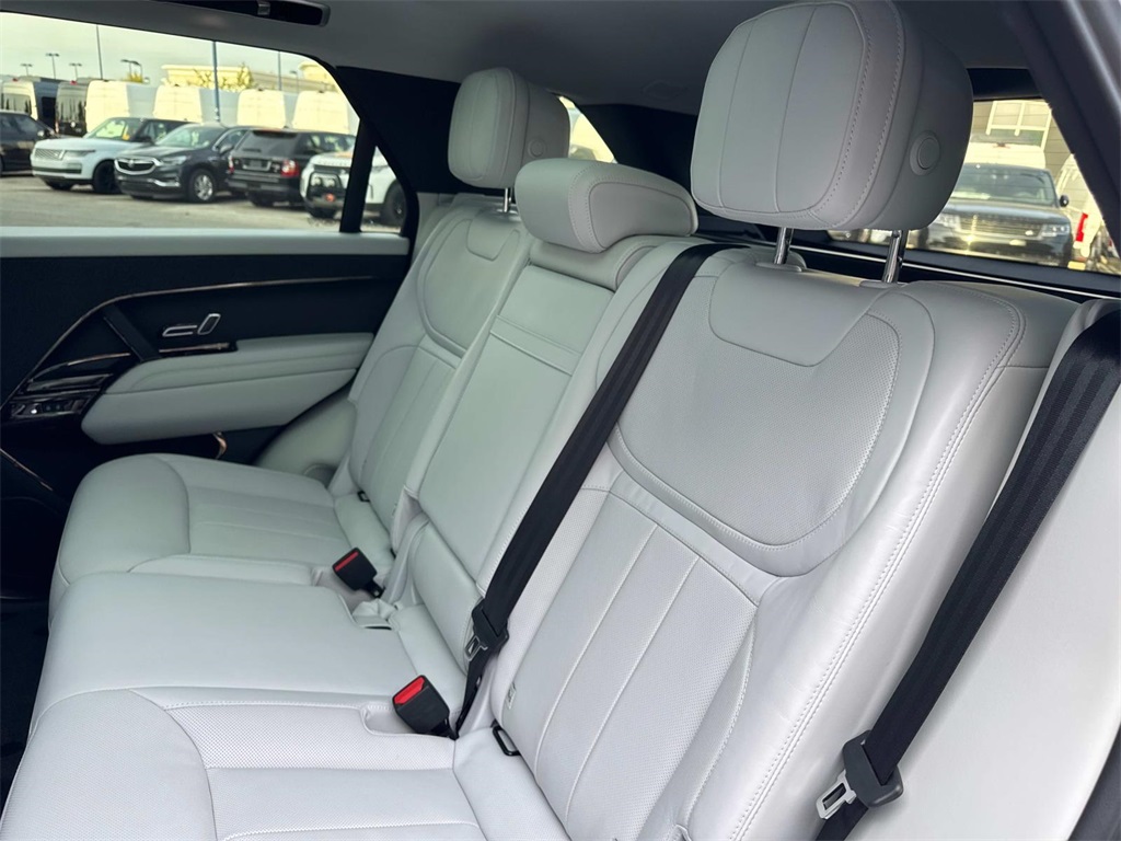 2023 Land Rover Range Rover Sport SE photo 13
