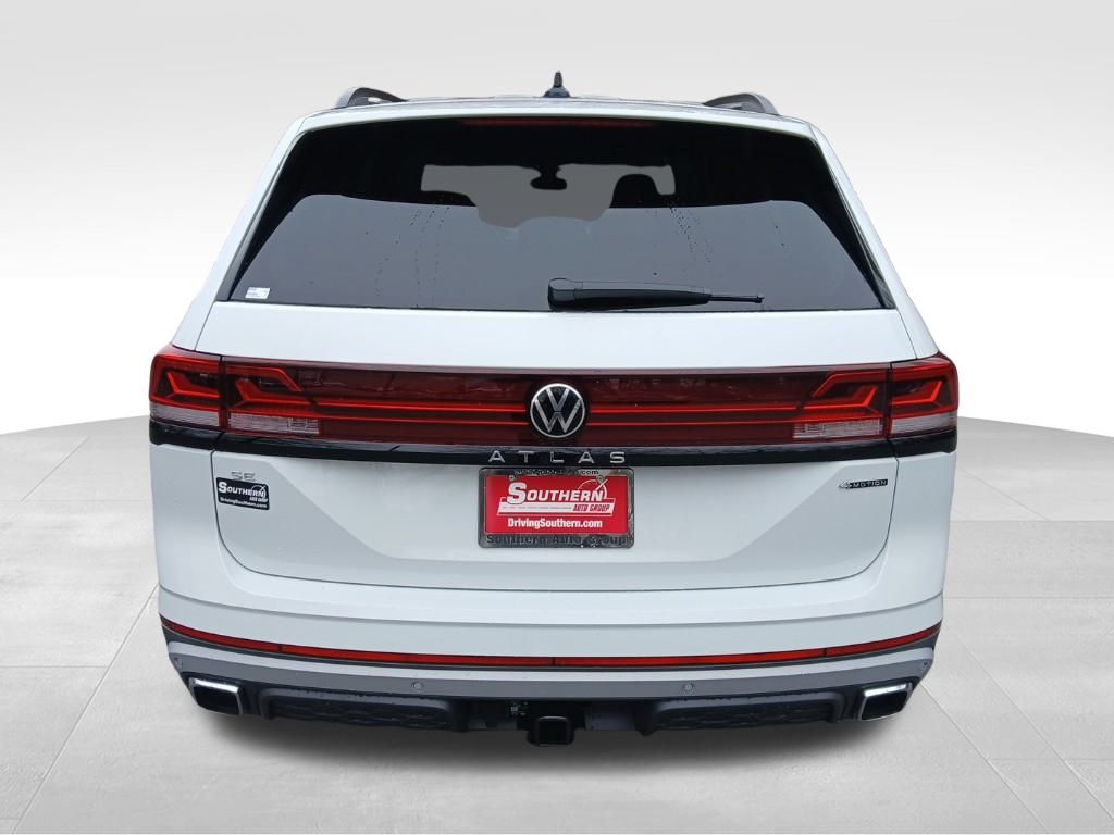 2025 Volkswagen Atlas Peak Edition SE photo 3