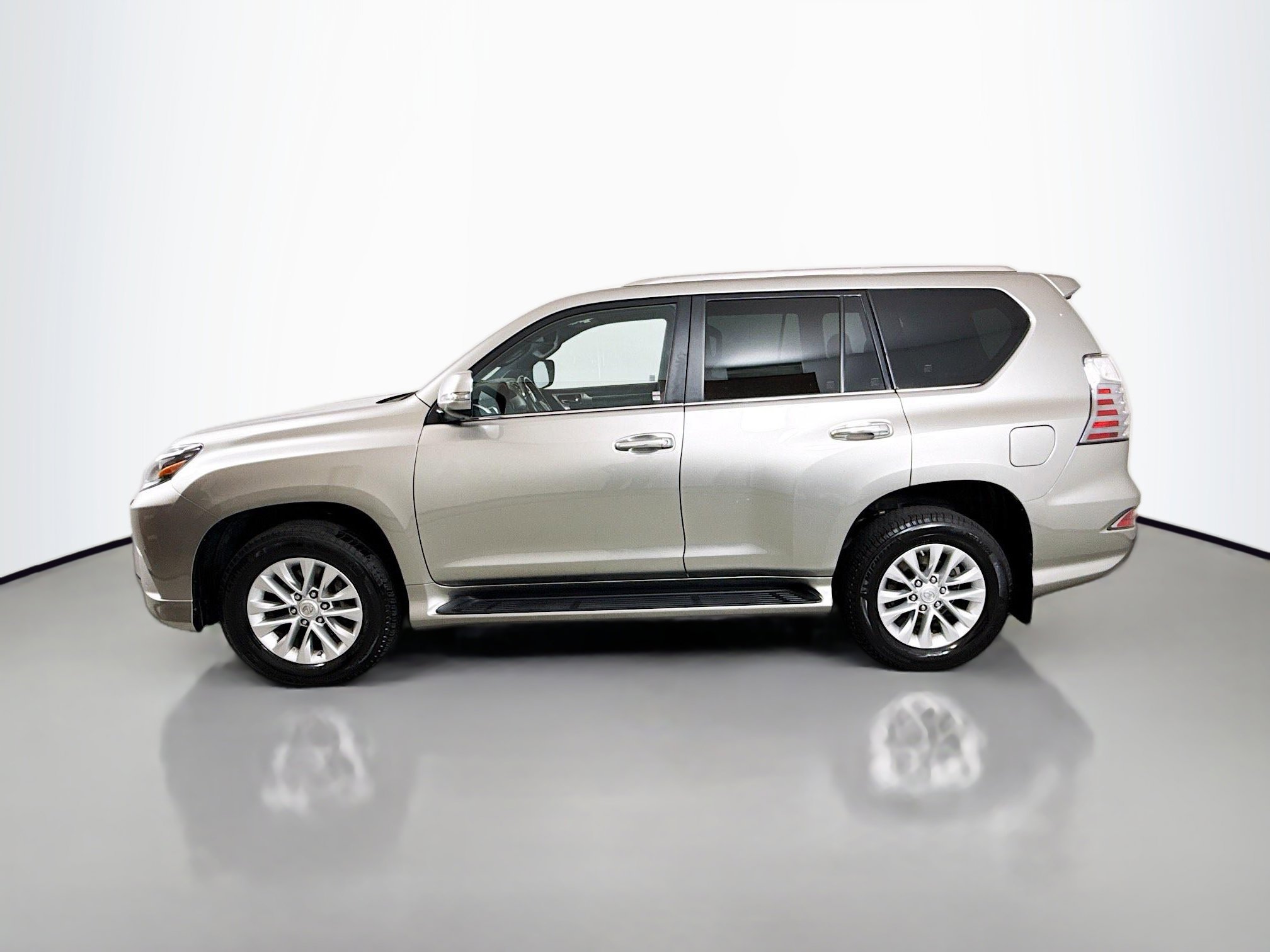 2021 Lexus GX 460 Premium photo 3
