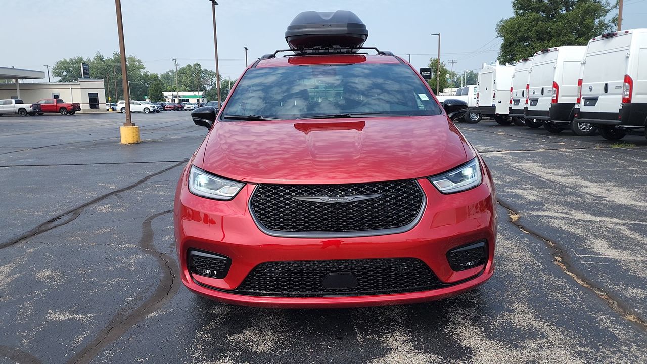 2025 Chrysler Pacifica photo 3