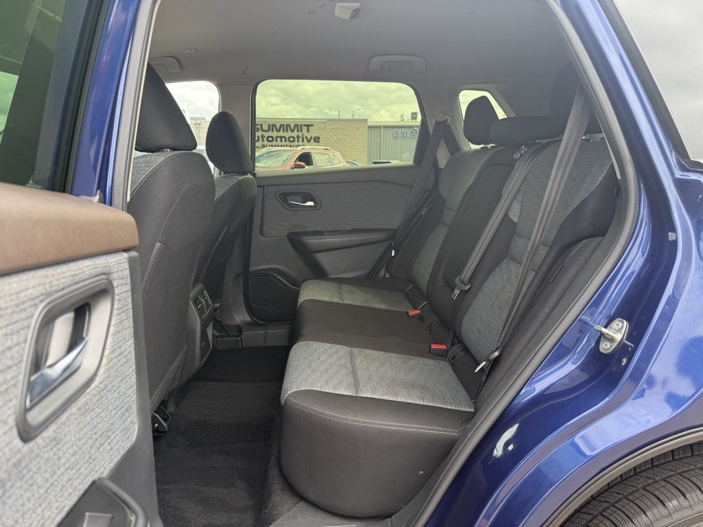 2023 Nissan Rogue SV photo 8